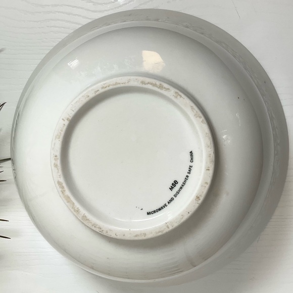 Preloved MSE White Embossed Acorn Salad Serving Bowl Ceramic - Picture 4 of 7